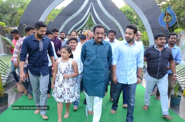 NTR Family Members Pay Tribute at NTR Ghat - 41 / 100 photos