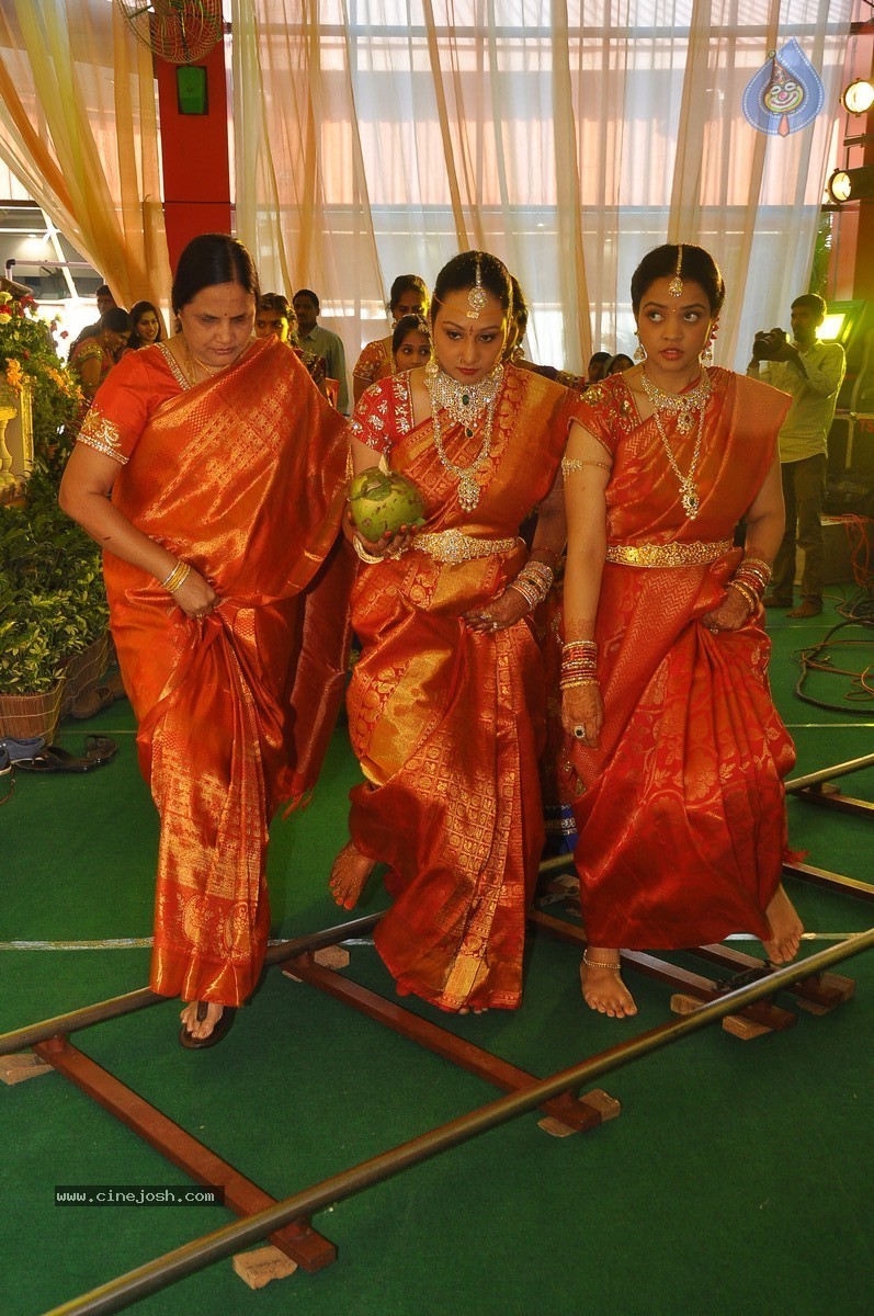 Nukarapu Suryaprakash Rao Daughter Grishma Wedding Photos - 129 / 136 photos