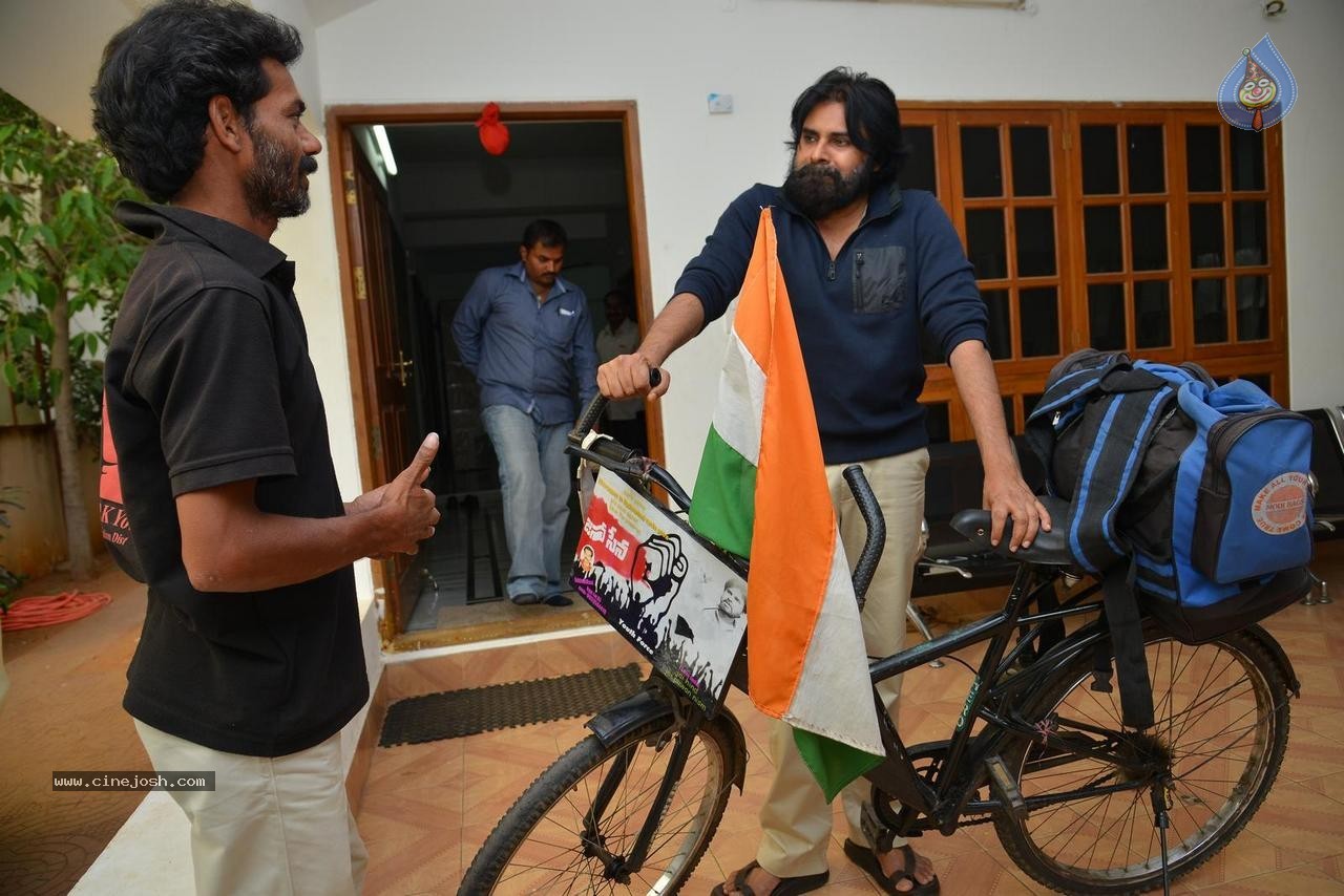 Pawan Fan Ravi Meets Pawan Kalyan - 7 / 7 photos