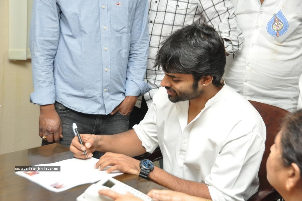 Pawan Fans Donated Stretchers To Gandhi Hospital - 26 / 66 photos