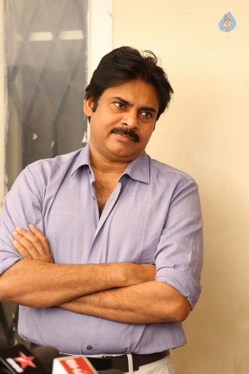 Pawan Kalyan and Trivikram Meets K Vishwanath - 8 / 77 photos