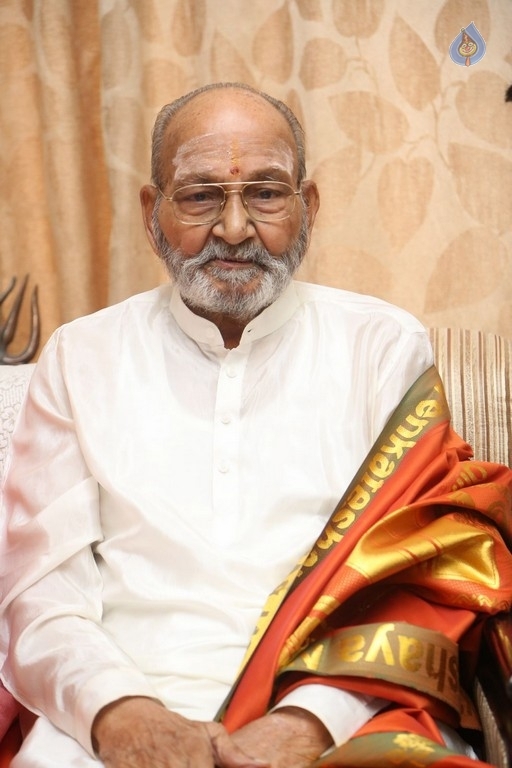 Pawan Kalyan and Trivikram Meets K Vishwanath - 44 / 77 photos