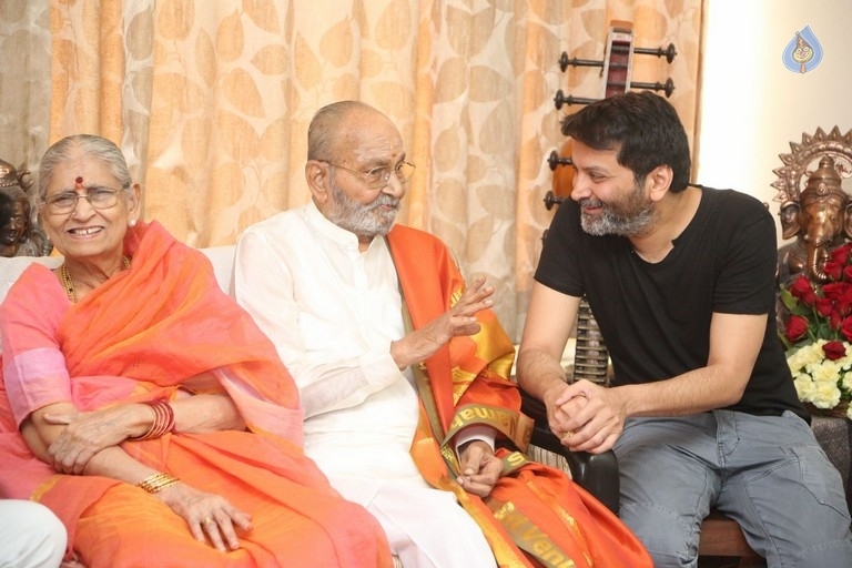 Pawan Kalyan and Trivikram Meets K Vishwanath - 46 / 77 photos