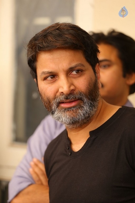 Pawan Kalyan and Trivikram Meets K Vishwanath - 48 / 77 photos