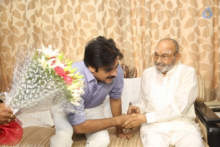 Pawan Kalyan and Trivikram Meets K Vishwanath - 50 / 77 photos
