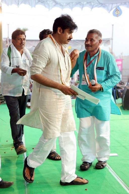 Pawan Kalyan at Cheneta Garjana - 2 / 7 photos