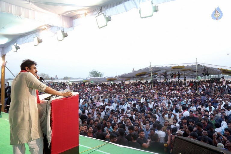Pawan Kalyan at Cheneta Garjana - 3 / 7 photos