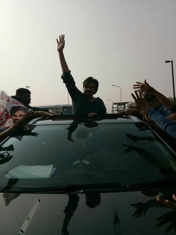 Pawan Kalyan In Vizag Airport Photos - 3 / 5 photos