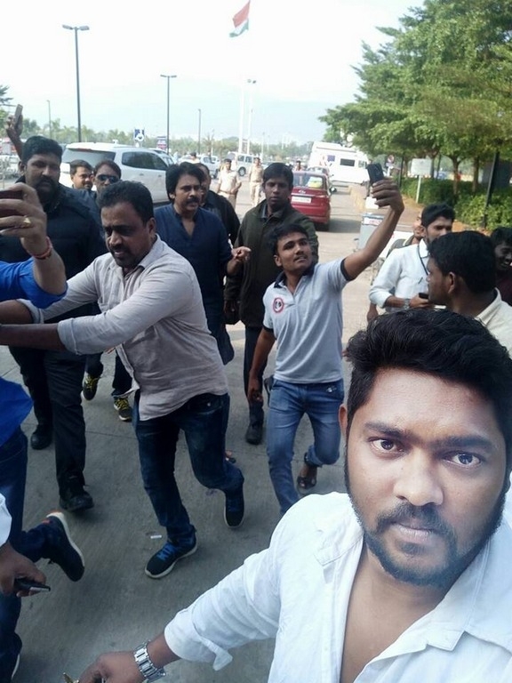 Pawan Kalyan In Vizag Airport Photos - 4 / 5 photos