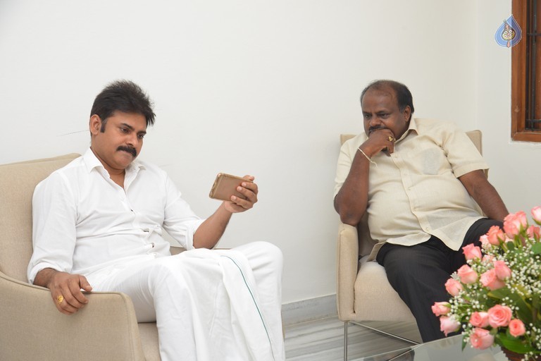 Karnataka ex CM Kumaraswamy Meets Pawan Kalyan  - 4 / 8 photos