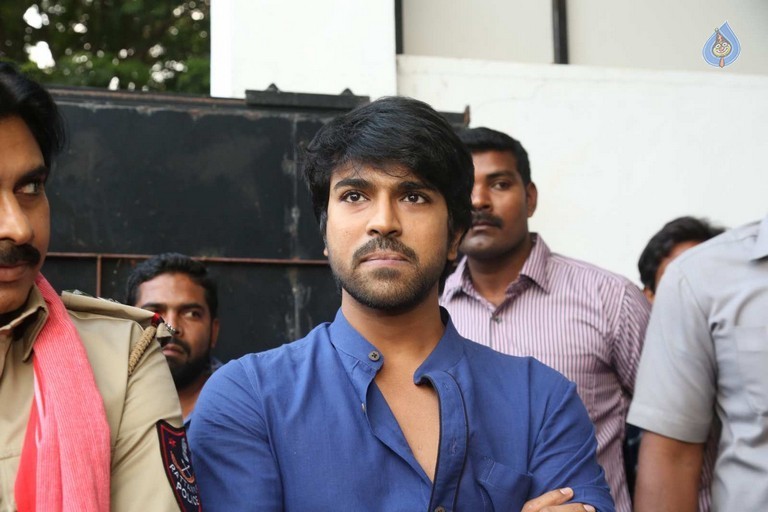 Pawan Kalyan meets Chiranjeevi - 11 / 74 photos