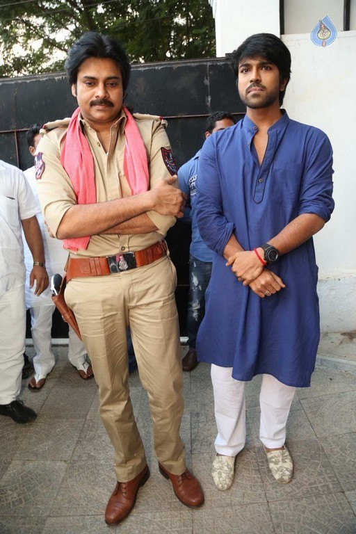 Pawan Kalyan meets Chiranjeevi - 27 / 74 photos