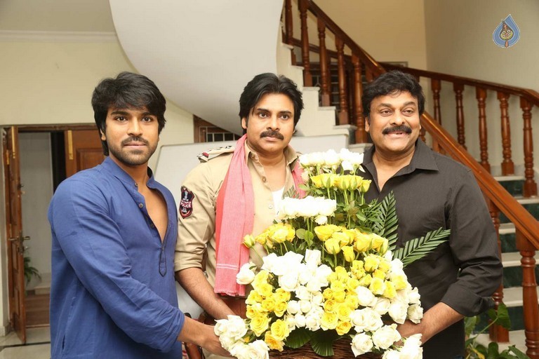 Pawan Kalyan meets Chiranjeevi - 50 / 74 photos
