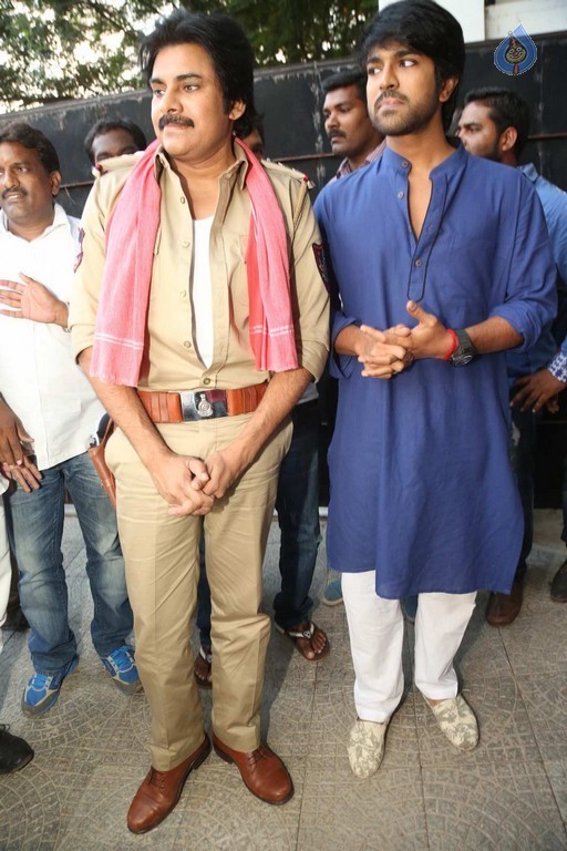 Pawan Kalyan meets Chiranjeevi - 53 / 74 photos