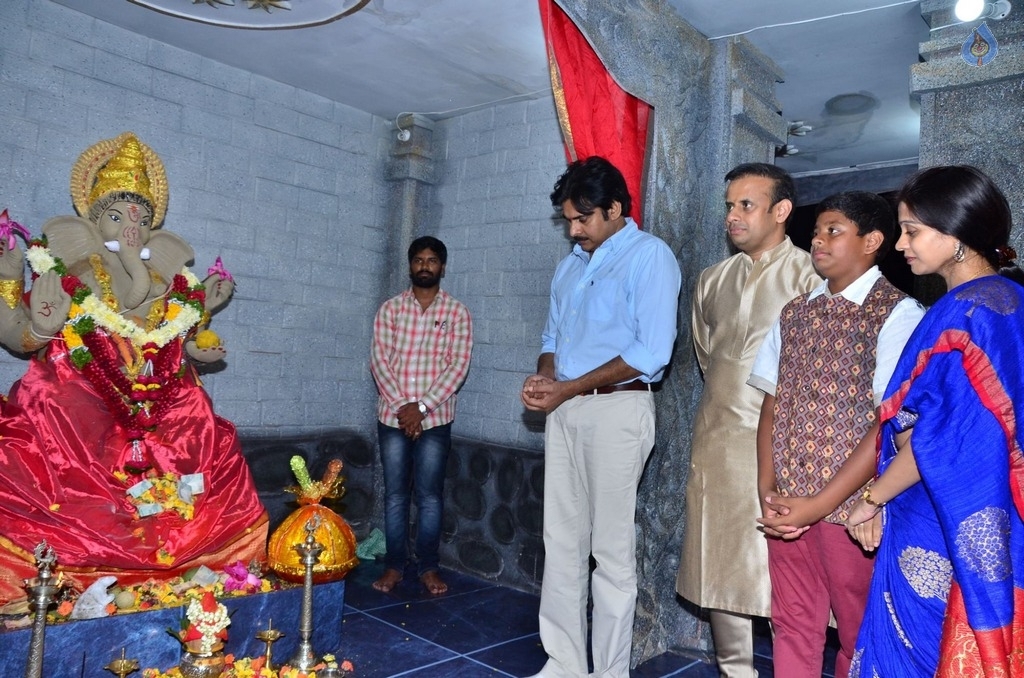Pawan Kalyan Visits Andhra Prabha Ganapathi Pooja Photos - 9 / 41 photos