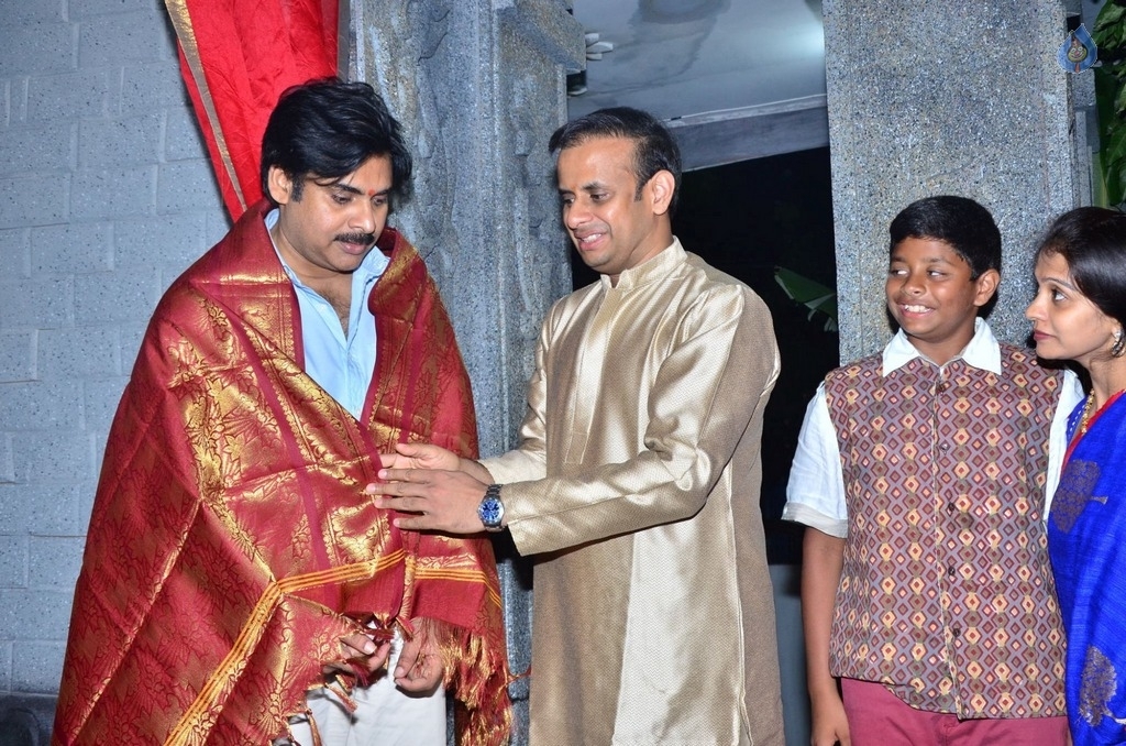 Pawan Kalyan Visits Andhra Prabha Ganapathi Pooja Photos - 14 / 41 photos