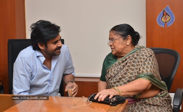 Pawan Kalyans Mom Donates for Janasena - 5 / 21 photos