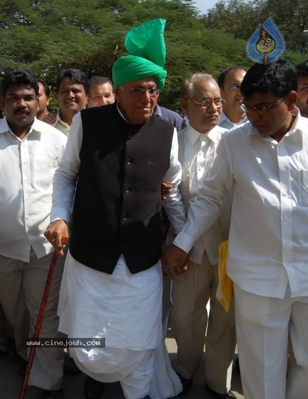 Political Leaders Meets Babu In NIMS - 3 / 39 photos