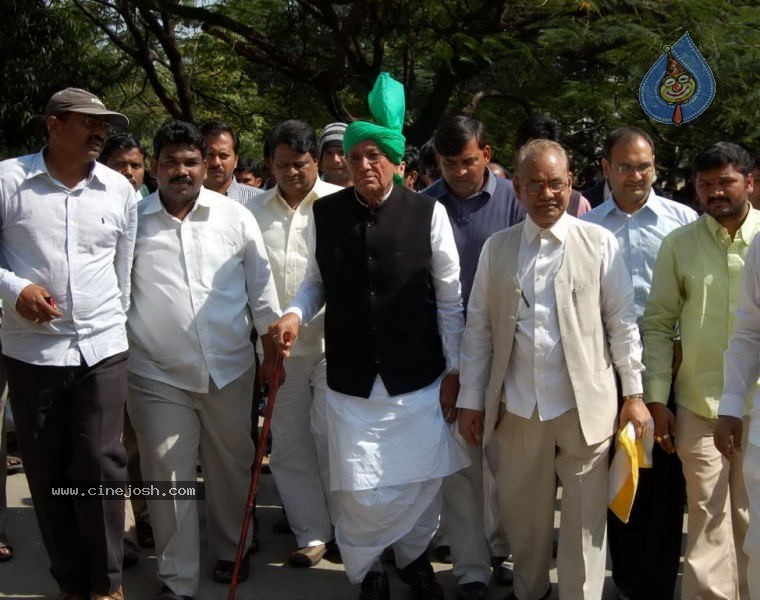 Political Leaders Meets Babu In NIMS - 29 / 39 photos