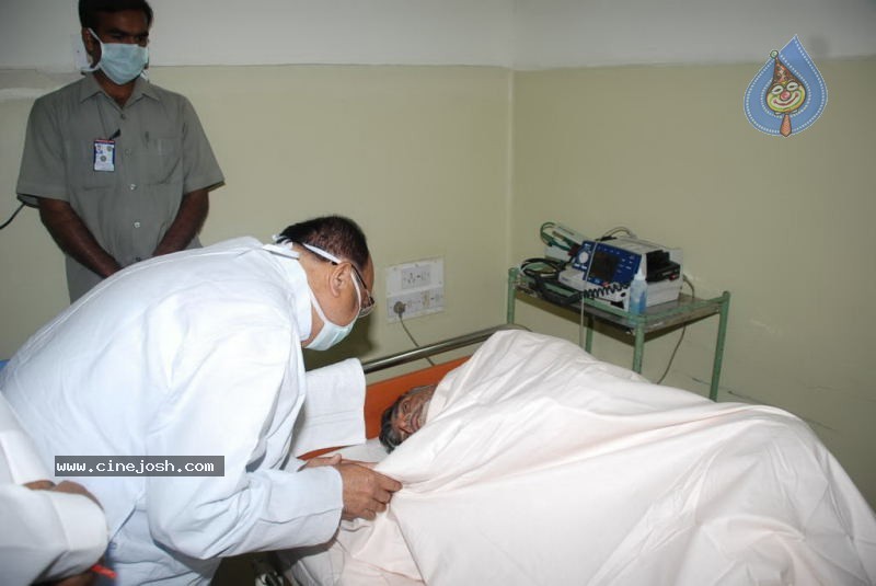 Political Leaders Meets Babu In NIMS - 34 / 39 photos