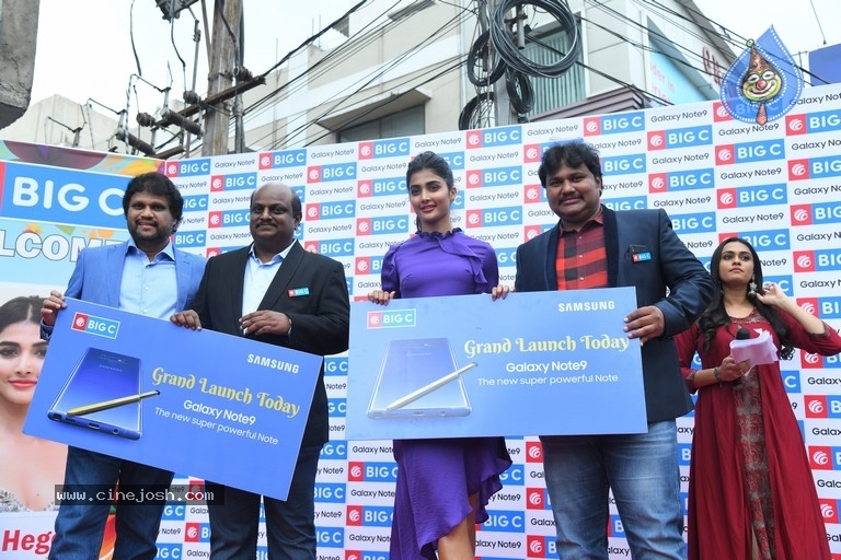 Pooja Hegde Launches Samsung Galaxy Note 9 Mobile - 1 / 26 photos