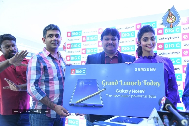 Pooja Hegde Launches Samsung Galaxy Note 9 Mobile - 14 / 26 photos