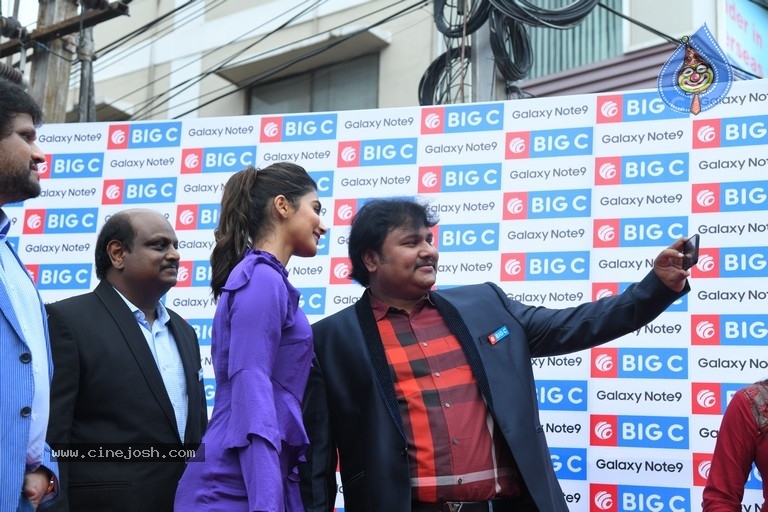 Pooja Hegde Launches Samsung Galaxy Note 9 Mobile - 22 / 26 photos