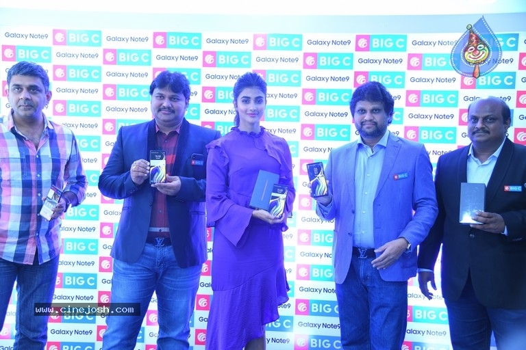 Pooja Hegde Launches Samsung Galaxy Note 9 Mobile - 25 / 26 photos