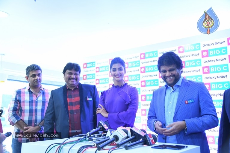 Pooja Hegde Launches Samsung Galaxy Note 9 Mobile - 26 / 26 photos