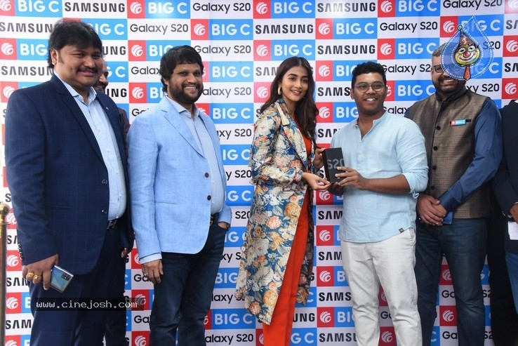Pooja Hegde Launches Samsung Galaxy S20 - 2 / 50 photos