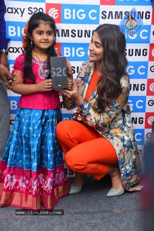 Pooja Hegde Launches Samsung Galaxy S20 - 4 / 50 photos