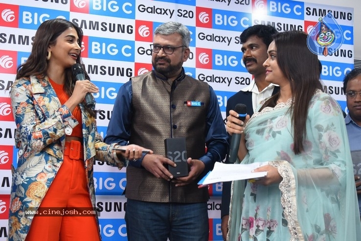 Pooja Hegde Launches Samsung Galaxy S20 - 9 / 50 photos