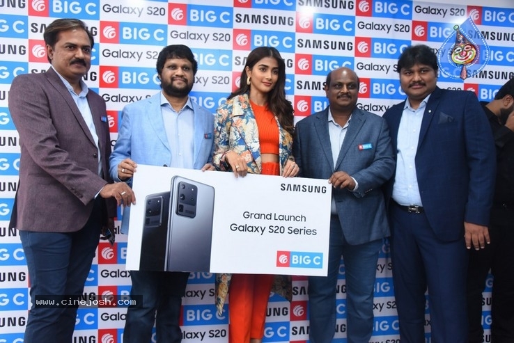 Pooja Hegde Launches Samsung Galaxy S20 - 10 / 50 photos