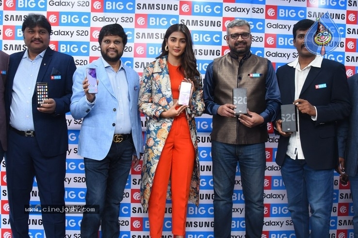Pooja Hegde Launches Samsung Galaxy S20 - 14 / 50 photos
