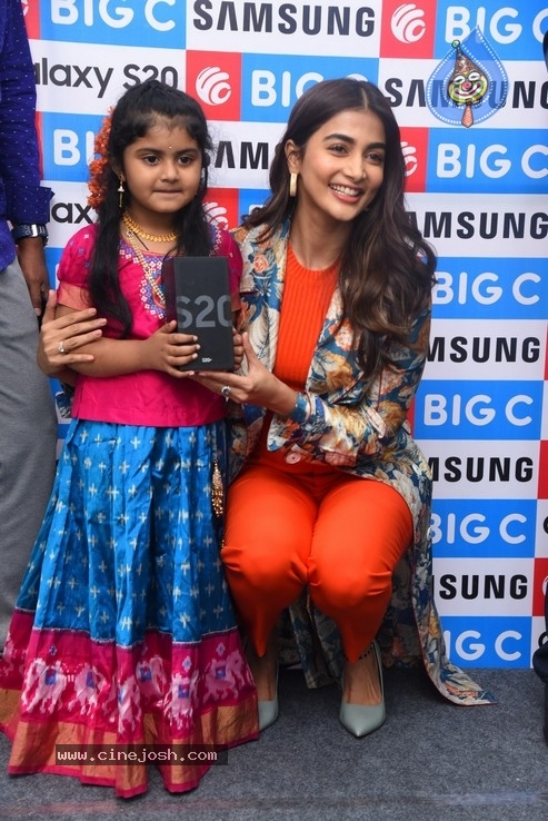 Pooja Hegde Launches Samsung Galaxy S20 - 18 / 50 photos
