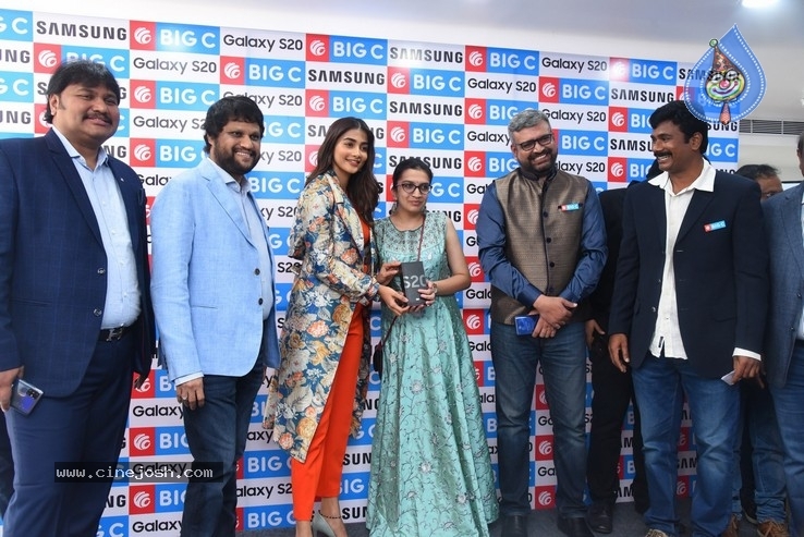 Pooja Hegde Launches Samsung Galaxy S20 - 19 / 50 photos