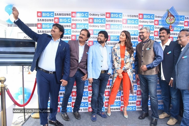 Pooja Hegde Launches Samsung Galaxy S20 - 25 / 50 photos
