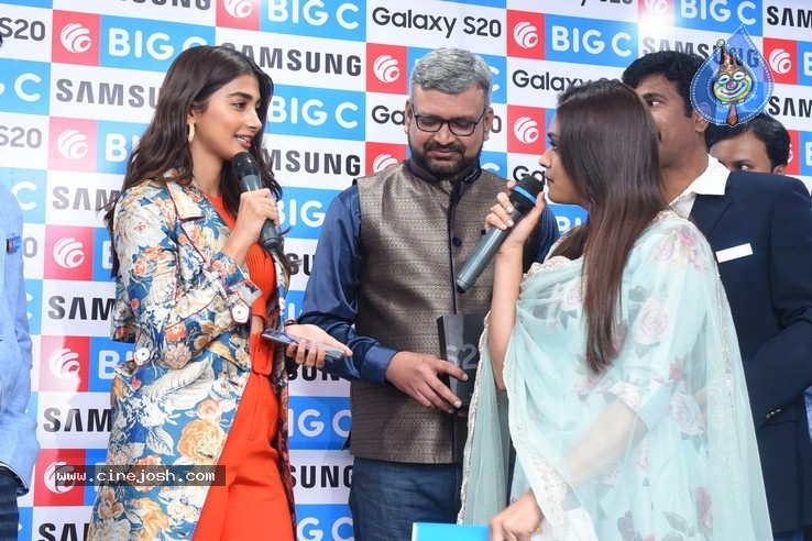 Pooja Hegde Launches Samsung Galaxy S20 - 27 / 50 photos