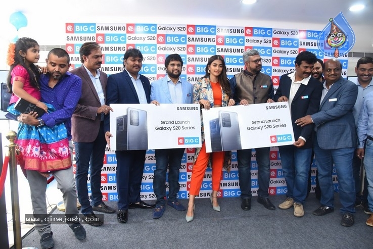 Pooja Hegde Launches Samsung Galaxy S20 - 44 / 50 photos