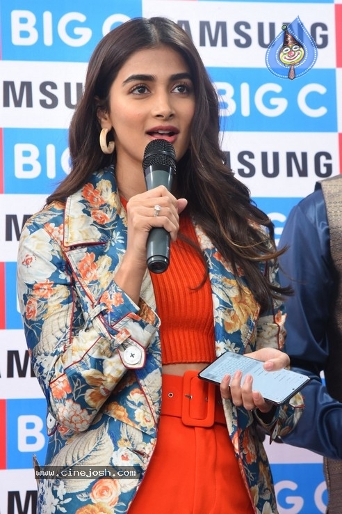 Pooja Hegde Launches Samsung Galaxy S20 - 45 / 50 photos