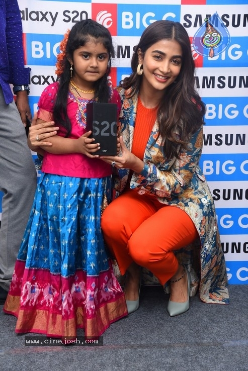 Pooja Hegde Launches Samsung Galaxy S20 - 49 / 50 photos