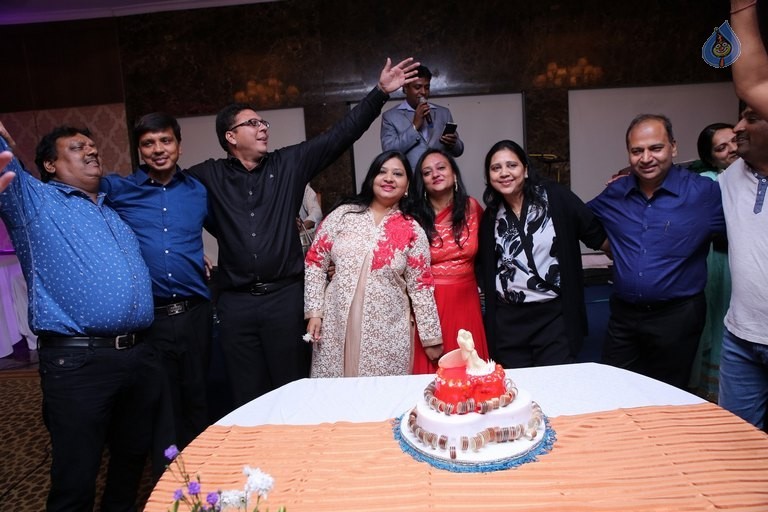 Pradeep and Radha Wedding Anniversary - 43 / 105 photos
