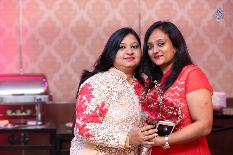 Pradeep and Radha Wedding Anniversary - 71 / 105 photos