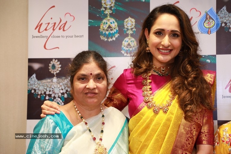 Hiya Designer Jewellery Showroom Launch - 10 / 51 photos