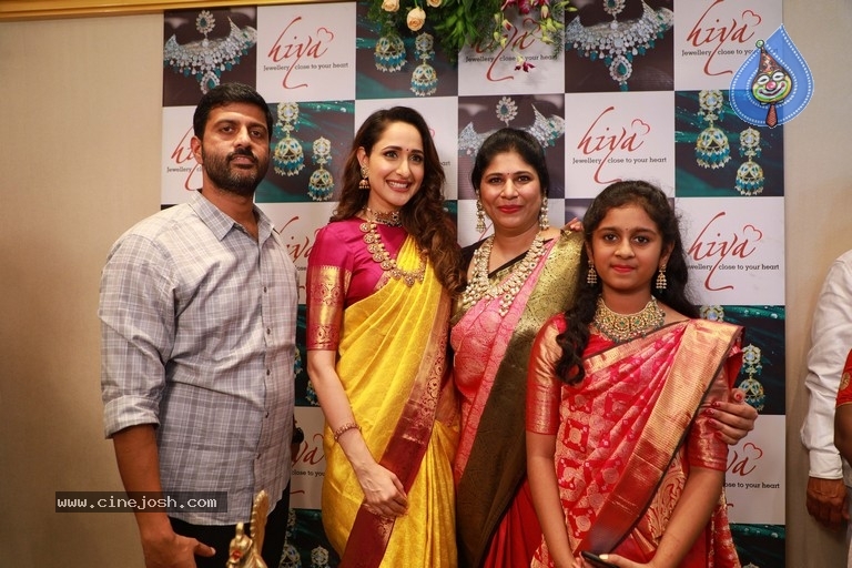 Hiya Designer Jewellery Showroom Launch - 15 / 51 photos