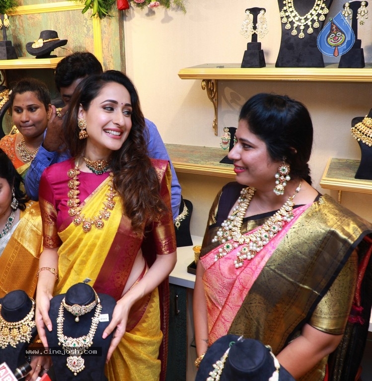 Hiya Designer Jewellery Showroom Launch - 16 / 51 photos