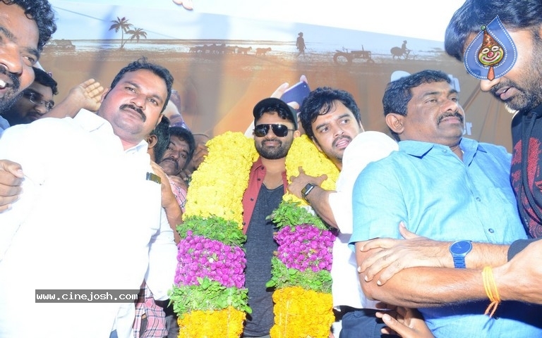 Prati Roju Panduga Movie Bus Tour Photos - 6 / 21 photos