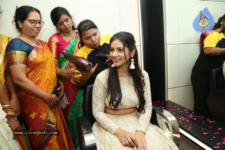Priyanka Jawalkar Inaugurates Be You Salon - 19 / 30 photos