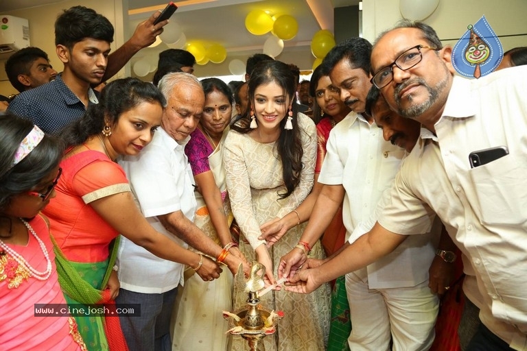 Priyanka Jawalkar Inaugurates Be You Salon - 20 / 30 photos