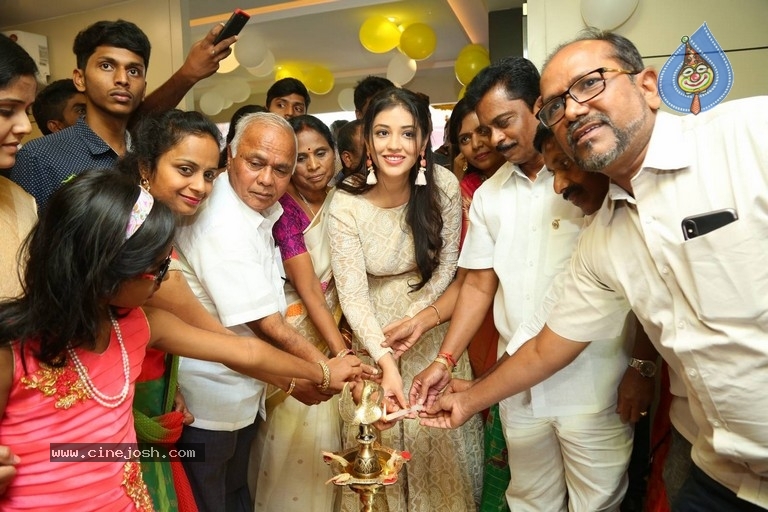 Priyanka Jawalkar Inaugurates Be You Salon - 22 / 30 photos
